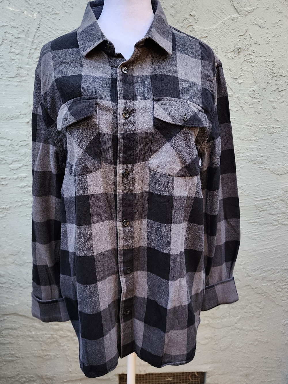 VANS Off The Wall Mens Grey Black Buffalo Plaid Flannel Button Up Shirt
[M]